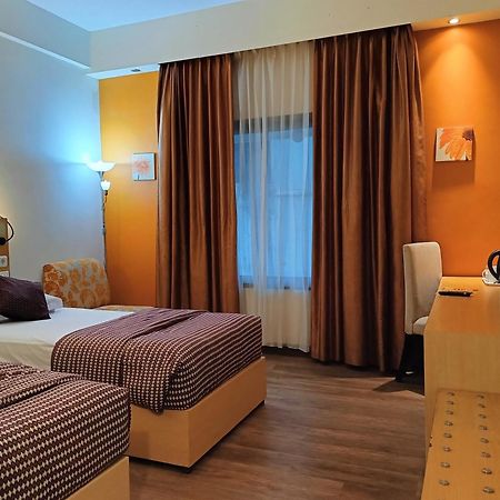 Lux Tychi Hotel Malang Eksteriør bilde