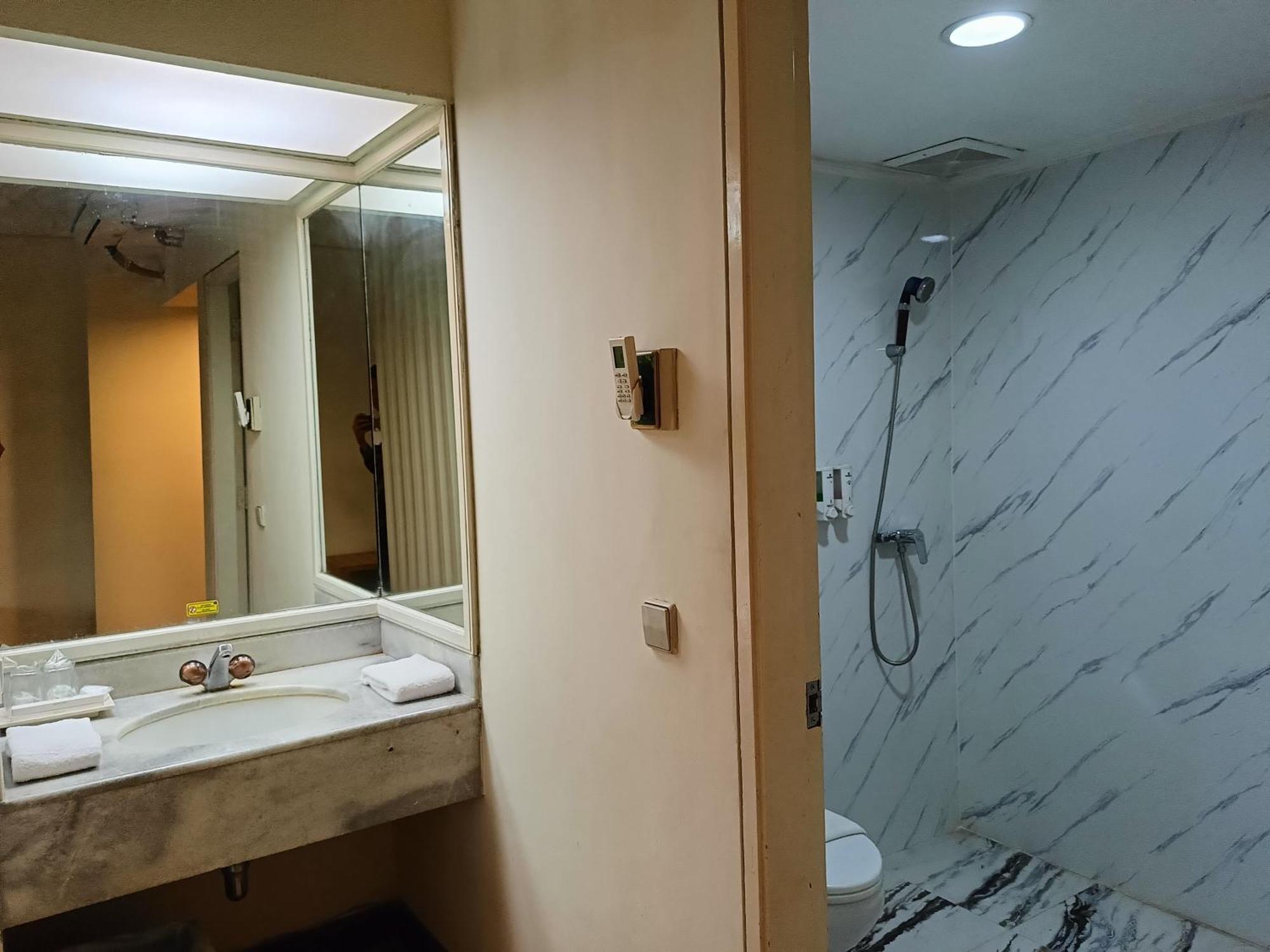 Lux Tychi Hotel Malang Eksteriør bilde