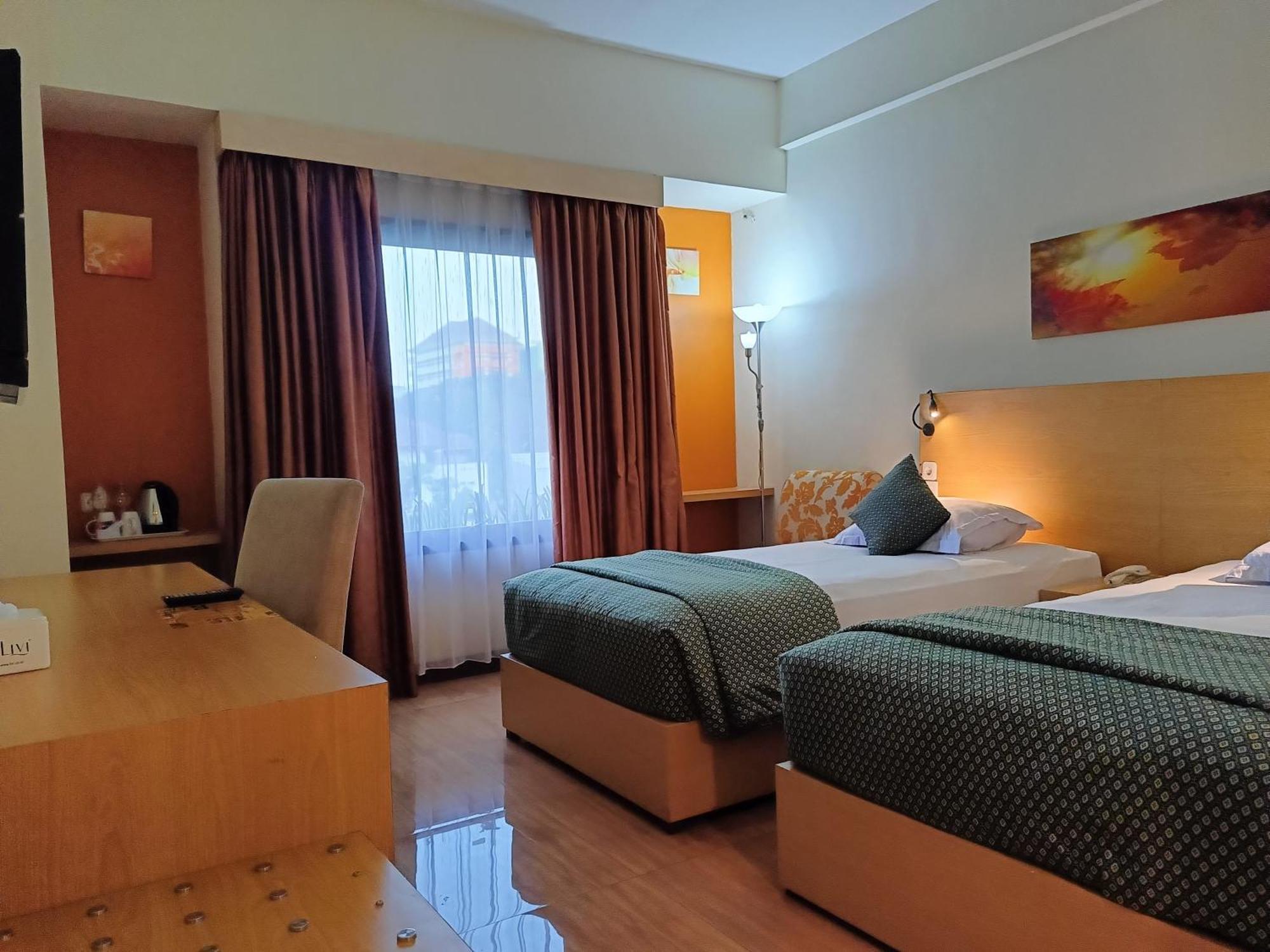 Lux Tychi Hotel Malang Eksteriør bilde