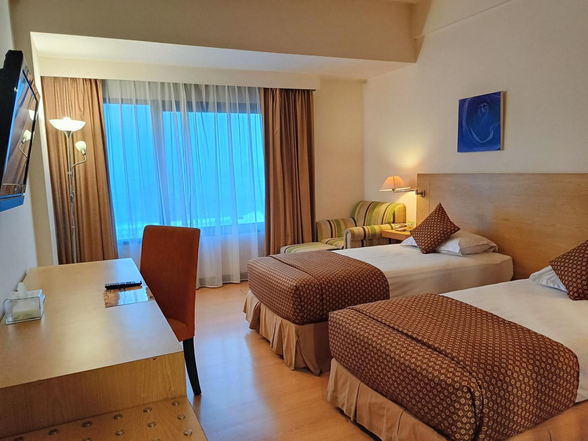 Lux Tychi Hotel Malang Eksteriør bilde