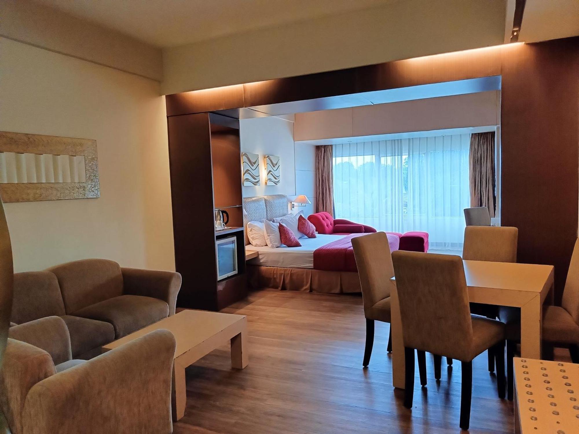 Lux Tychi Hotel Malang Eksteriør bilde