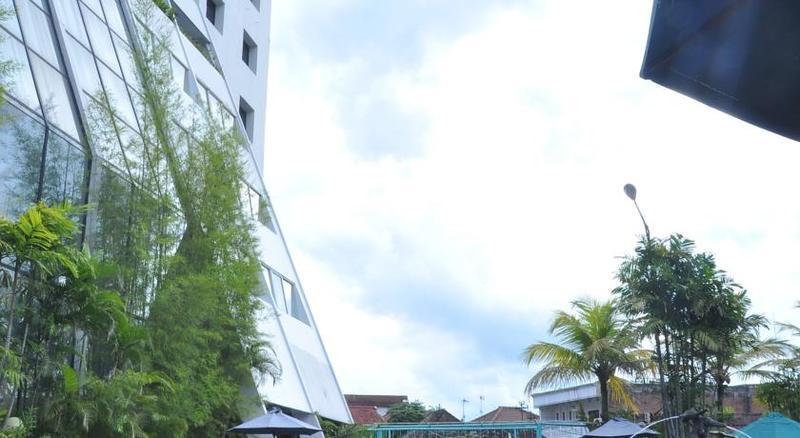 Lux Tychi Hotel Malang Eksteriør bilde
